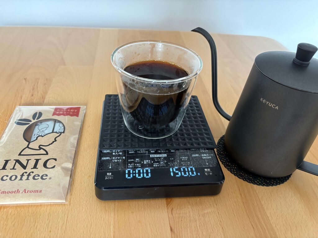 INICコーヒーにお湯を注いだ様子